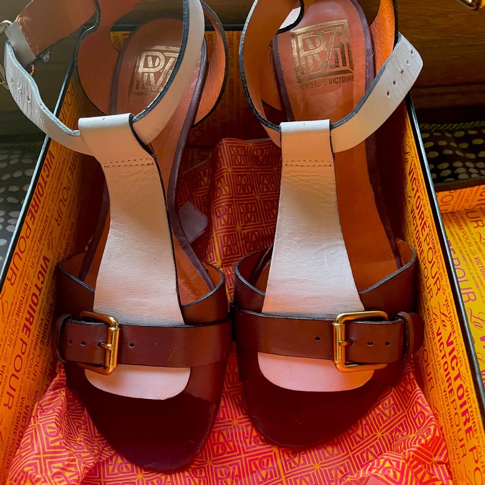 Pour la Victoire Mali Sandals 8 M New in Box